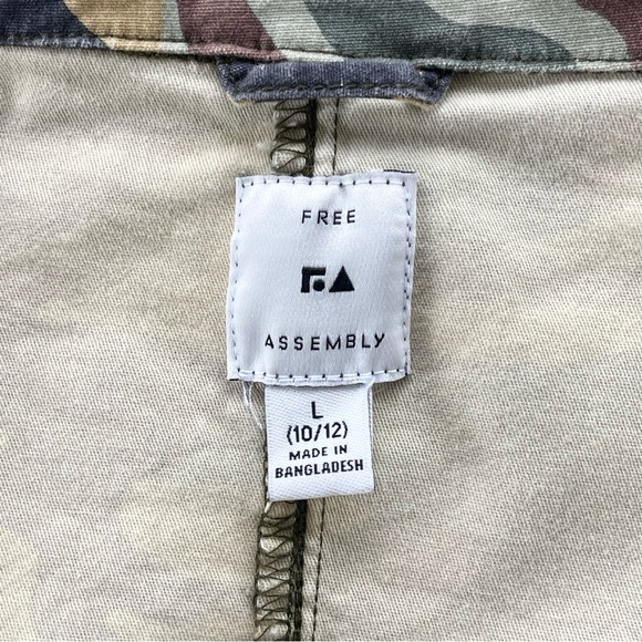 FREE ASSEMBLY ~ Desert Camel Camo Patchwork Chore Jacket ~ Youth L (10/12) - Picture 12 of 12